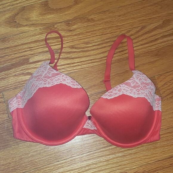 Victoria's Secret bra  - Picture 1 of 3
